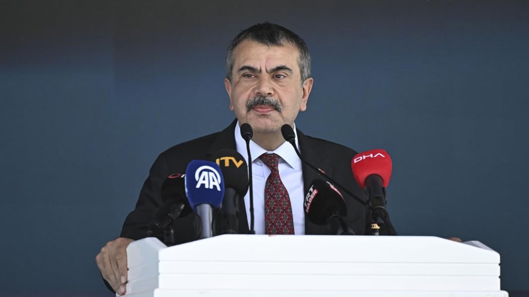 Bakan Tekin’den LGS eleştirilerine sert tepki: 'Pis koku CHP’nin rüşvet davalarından geliyor'