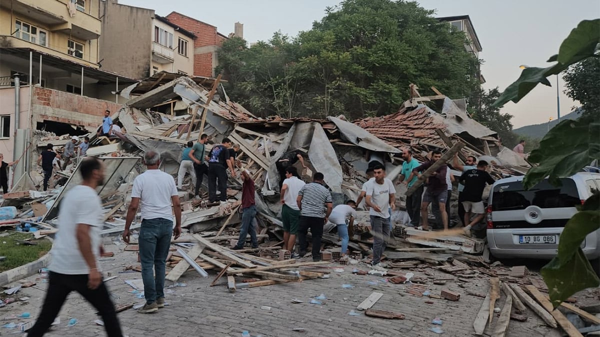 Son dakika! Balıkesir'de 6.1'lik deprem: İstanbul'da da hissedildi