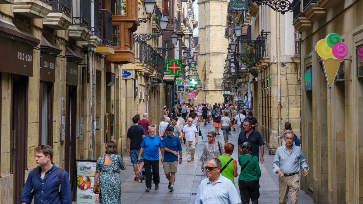 Savaş korkusu tatil rotalarını değiştirdi: Bodrum'da fiyatlar çakıldı, turist Avrupa'ya kaçıyor