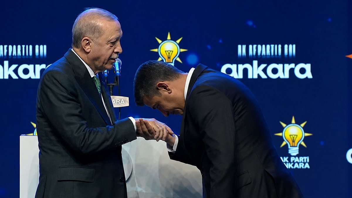 Erdoğan'ın elini öptü: Haymana Belediye Başkanı Levent Koç, AK Parti'ye katıldı
